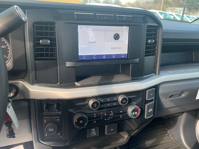 Vehicle image 24 of 34
