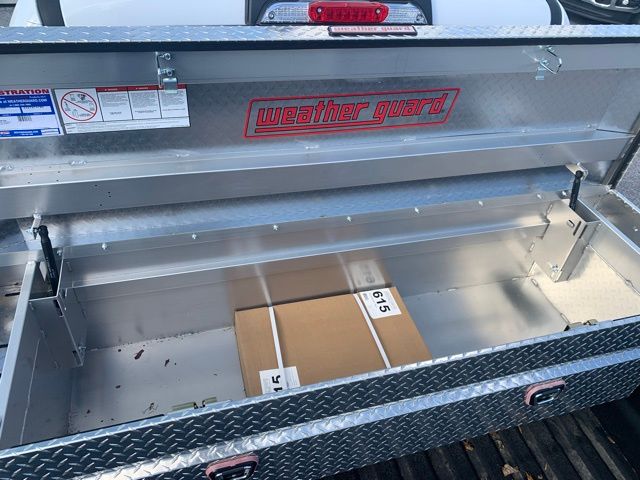Vehicle image 17 of 34