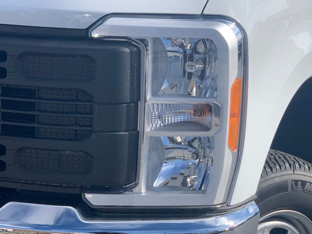 Vehicle image 9 of 34