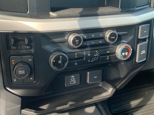 Vehicle image 26 of 34