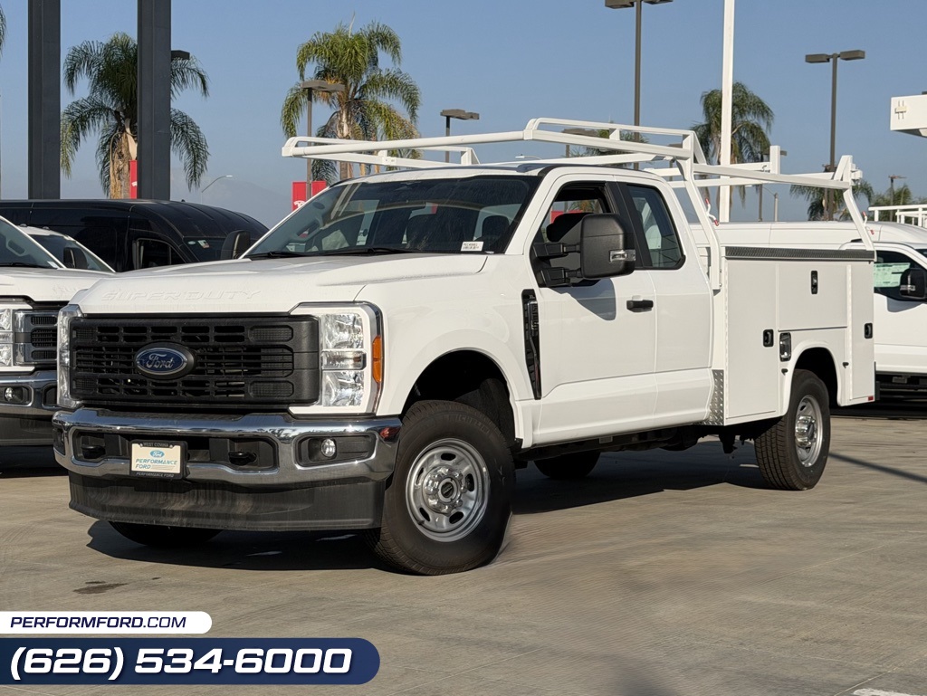 2023 Ford F-250 XL Image 2 of 26