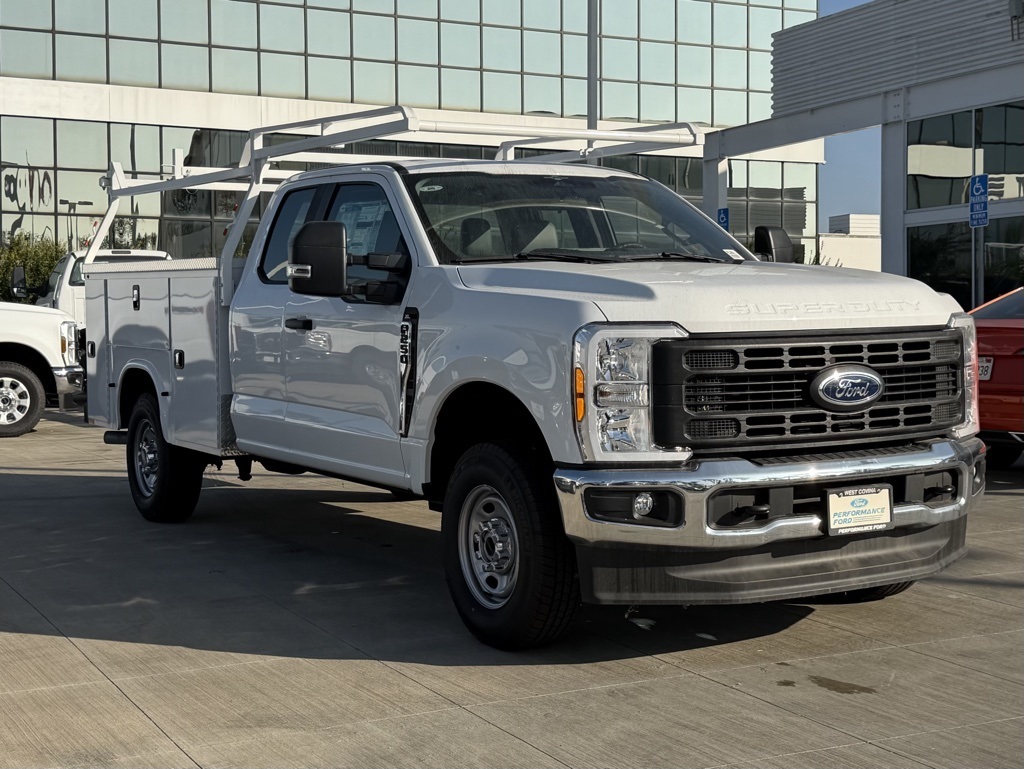 2023 Ford F-250 XL Image 4 of 26