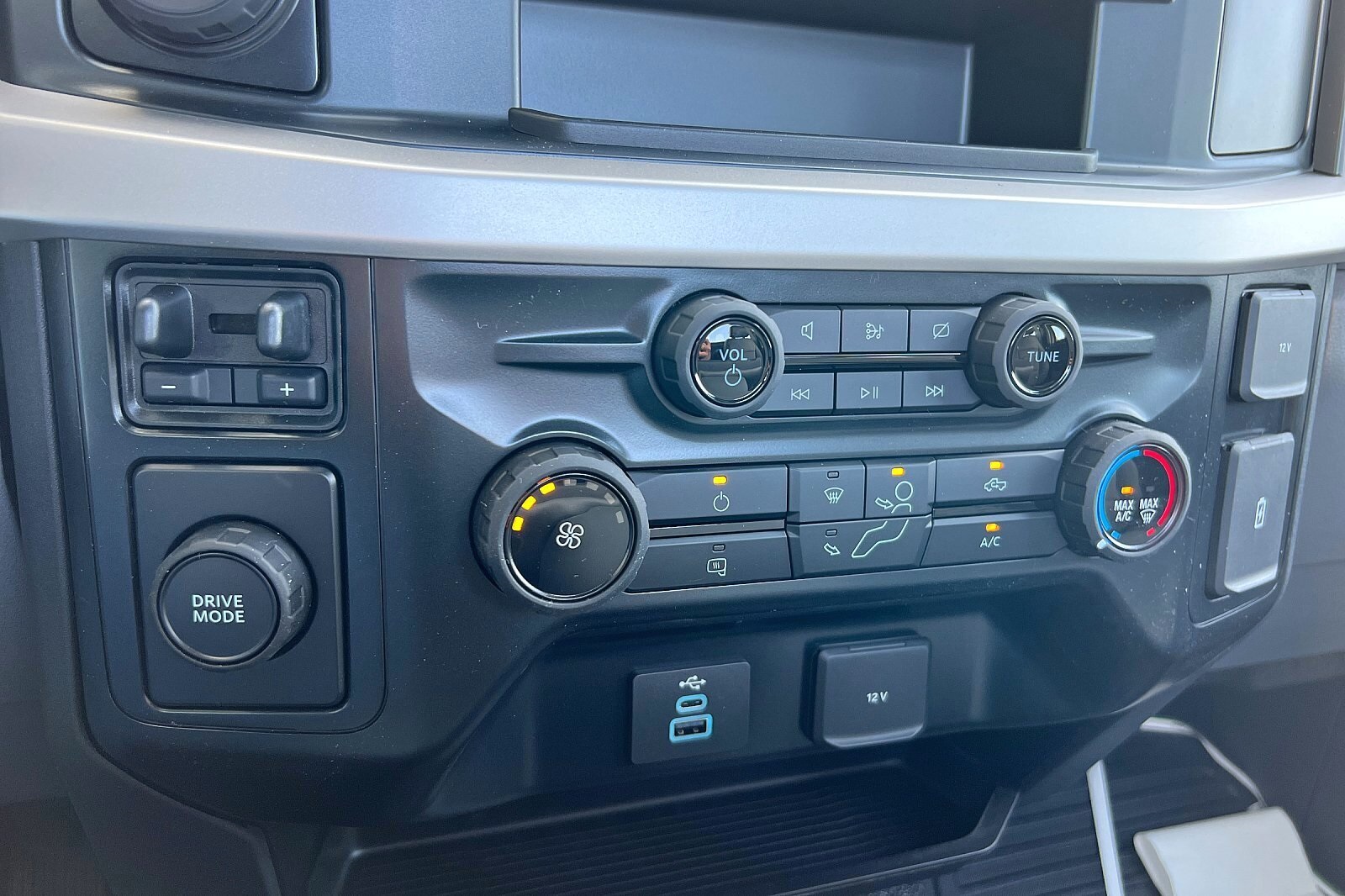 2023 Ford F-250 XL Image 18 of 25