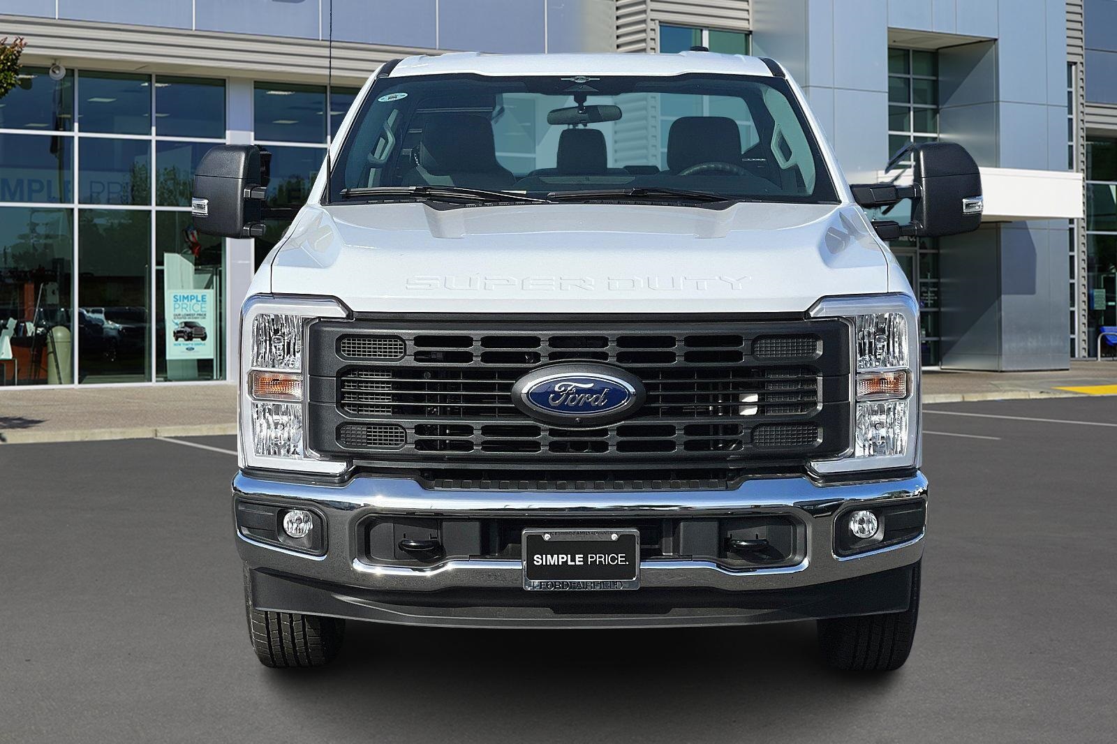2023 Ford F-250 XL Image 2 of 25
