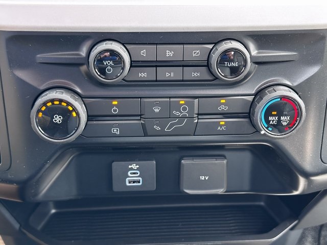 Vehicle image 17 of 29