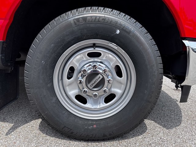 Vehicle image 27 of 29