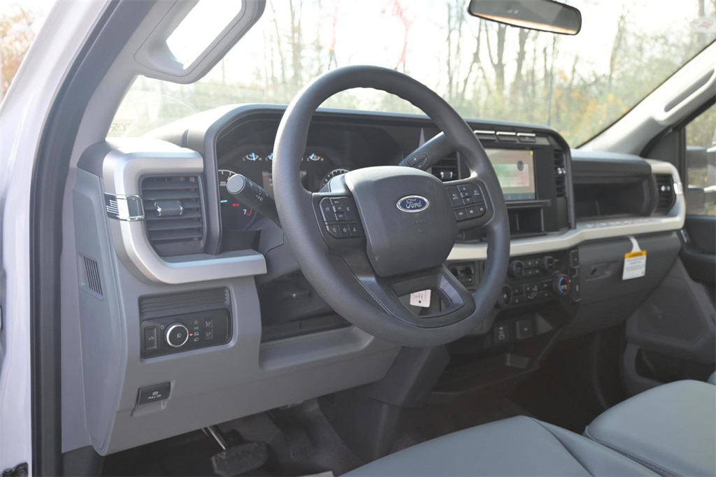 Vehicle image 11 of 12