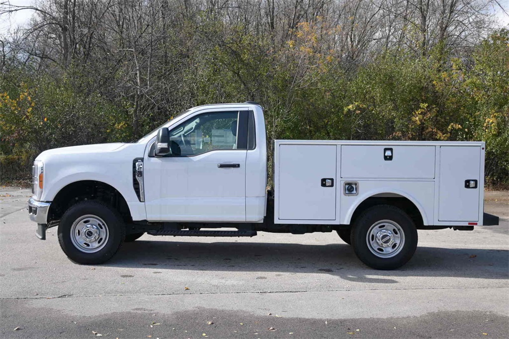 Vehicle image 9 of 12