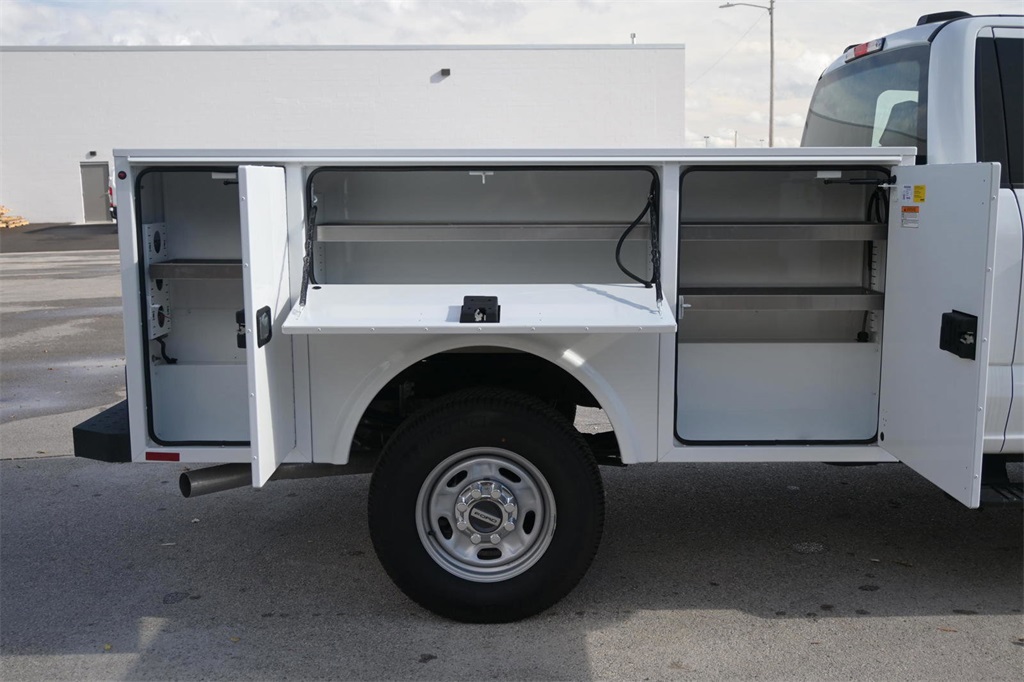 Vehicle image 10 of 12