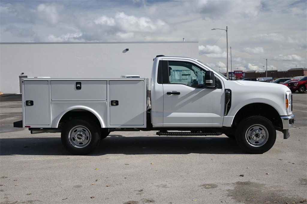 Vehicle image 4 of 12