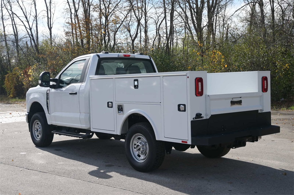 Vehicle image 7 of 12