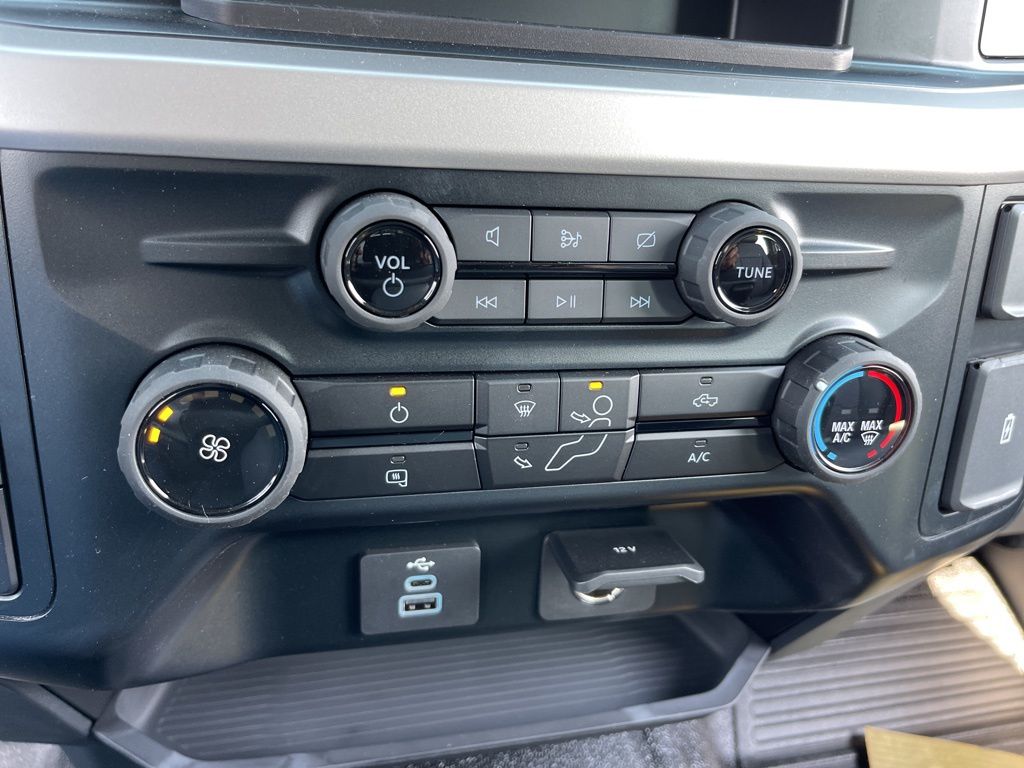 Vehicle image 12 of 19