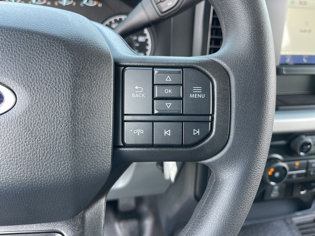 Vehicle image 17 of 19