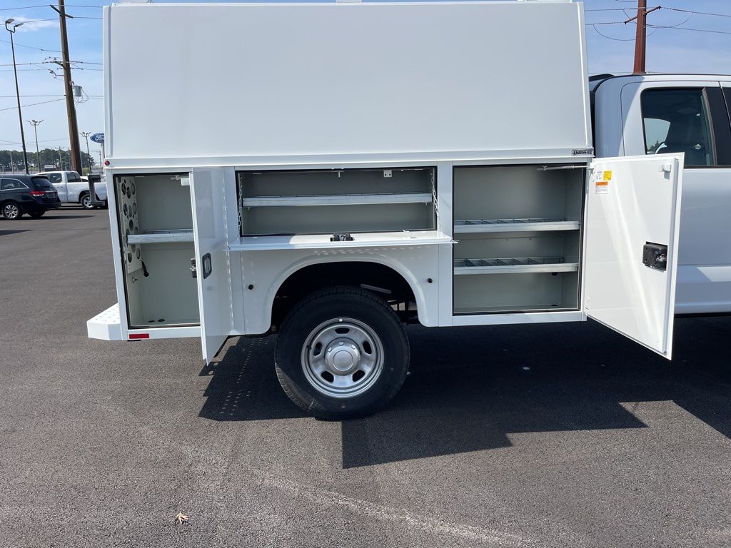 Vehicle image 8 of 19