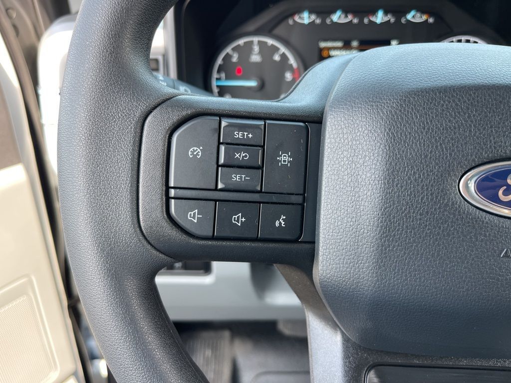 Vehicle image 16 of 19