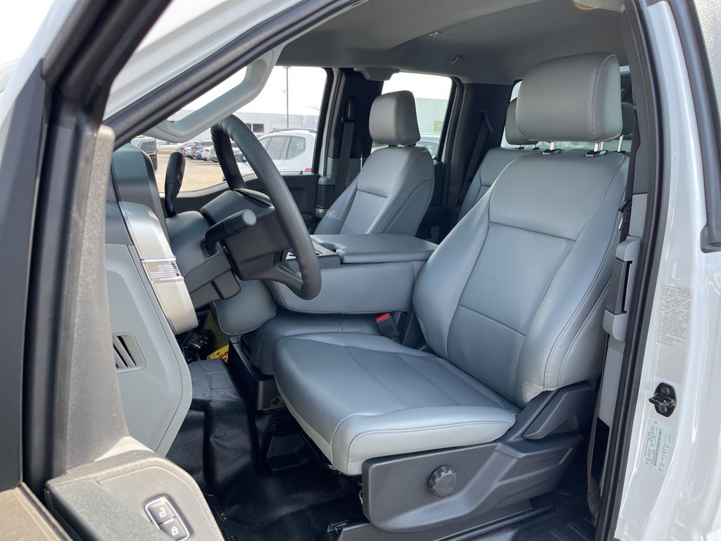 Vehicle image 18 of 19
