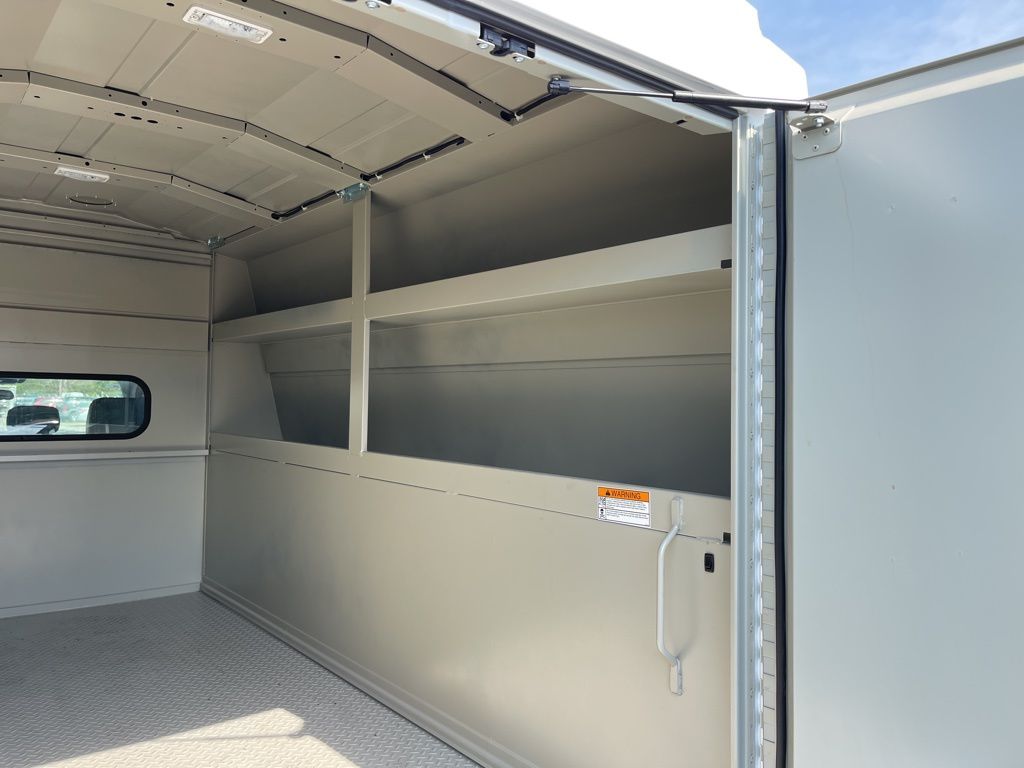 Vehicle image 6 of 19