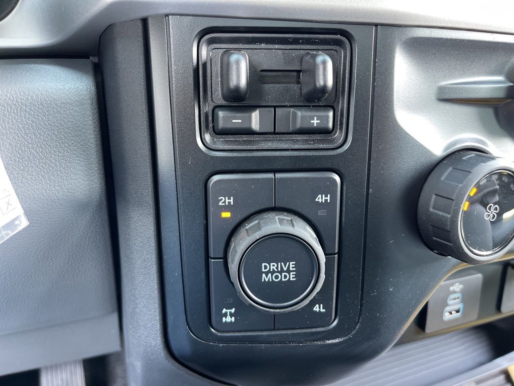 Vehicle image 13 of 19