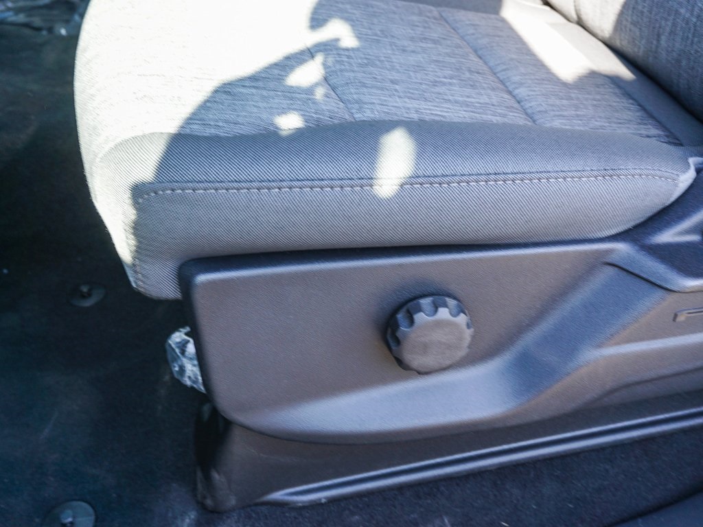 Vehicle image 19 of 26