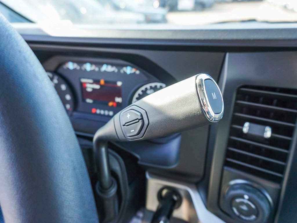 Vehicle image 21 of 26