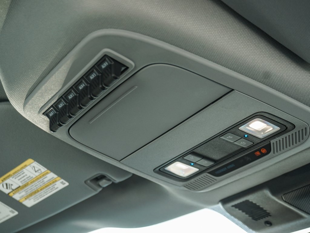 Vehicle image 14 of 26