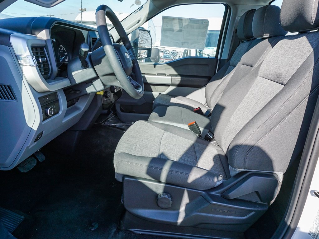 Vehicle image 17 of 26