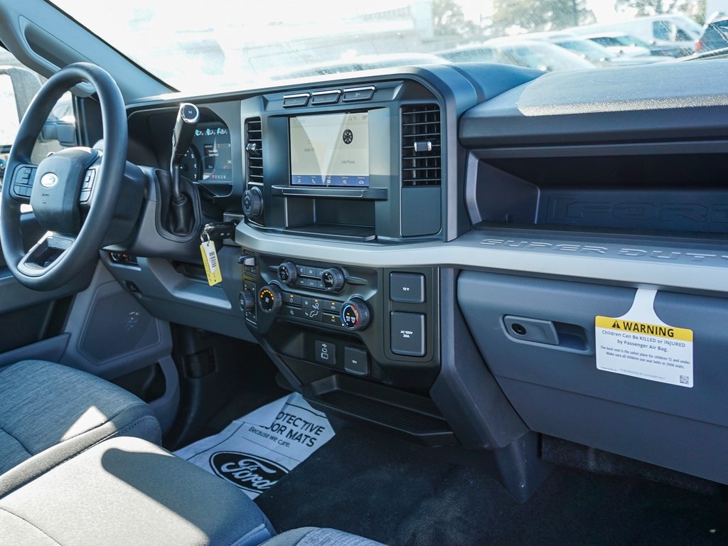 Vehicle image 13 of 26