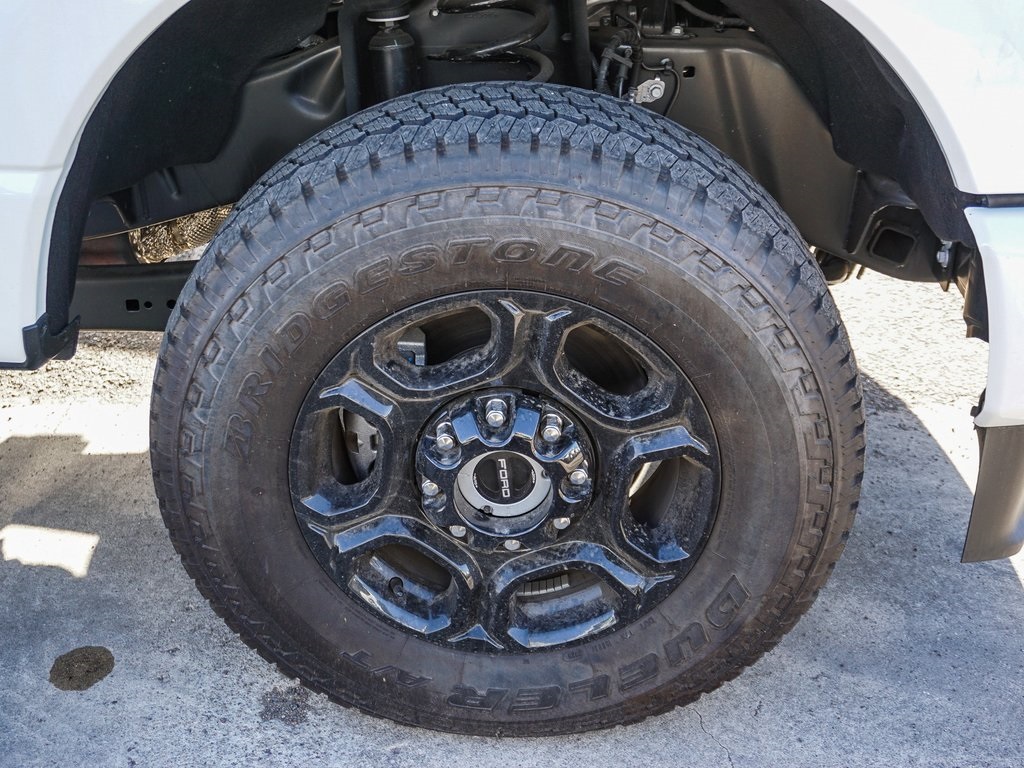 Vehicle image 11 of 26