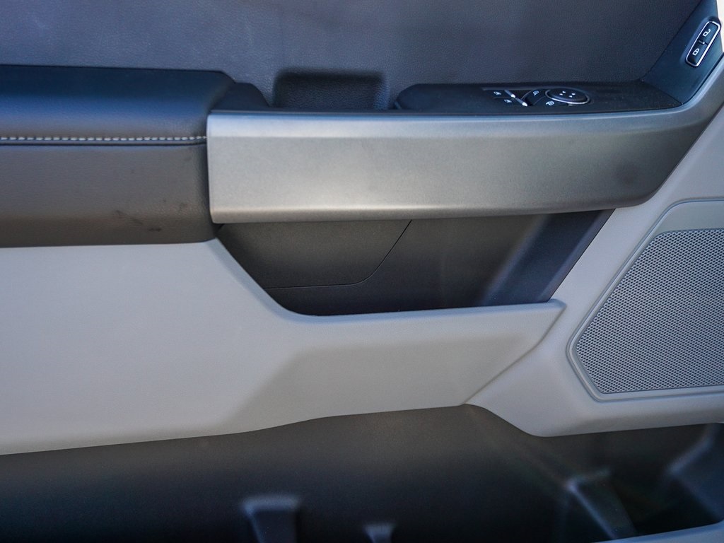 Vehicle image 18 of 26