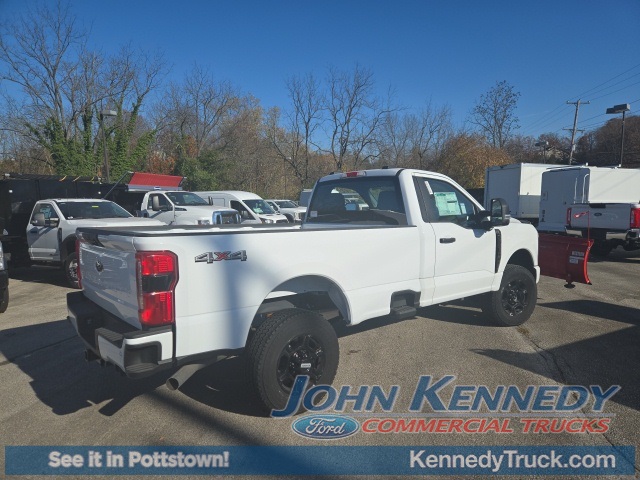 Vehicle image 33 of 37