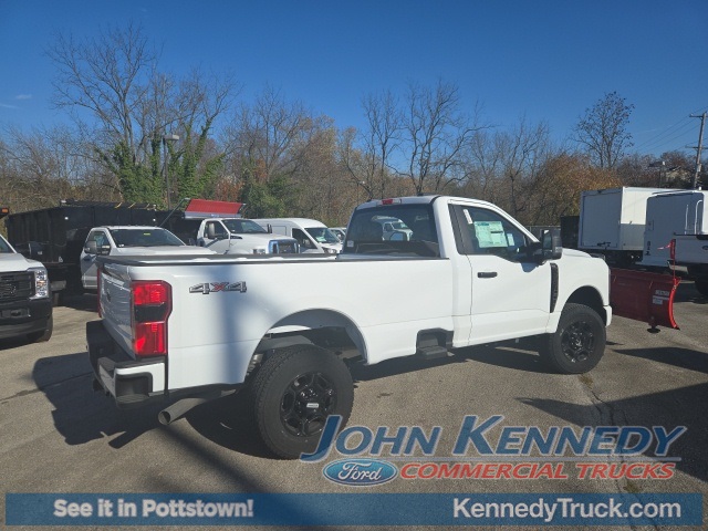 Vehicle image 32 of 37