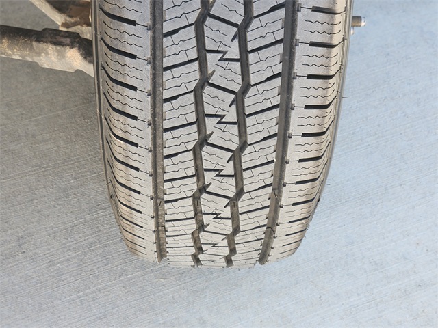 2023 Ford F-350 XLT Image 2 of 30