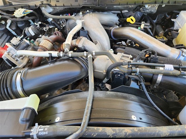 2023 Ford F-350 XLT Image 9 of 30