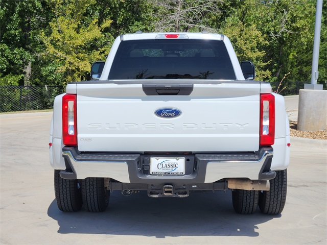 2023 Ford F-350 XLT Image 6 of 30
