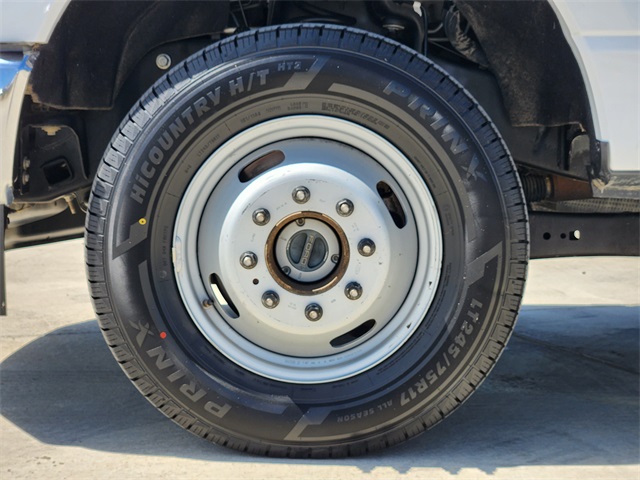 2023 Ford F-350 XLT Image 10 of 30