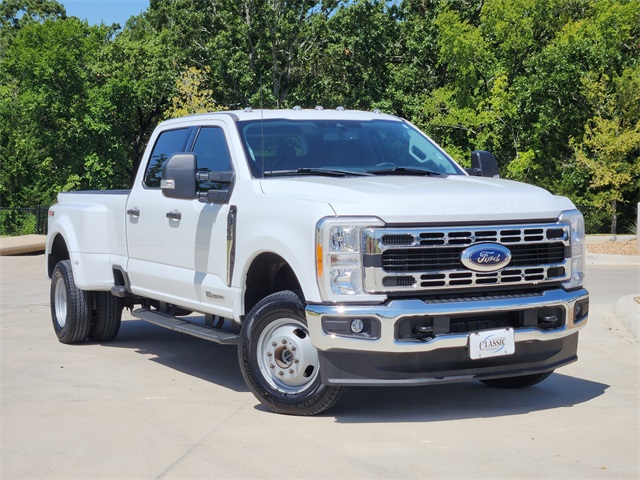 2023 Ford F-350 XLT Image 4 of 30