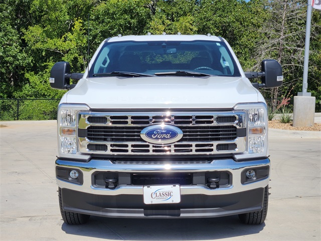 2023 Ford F-350 XLT Image 3 of 30