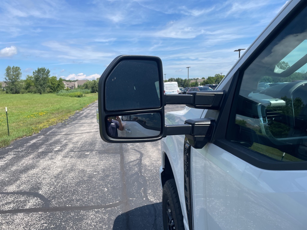 Vehicle image 10 of 30