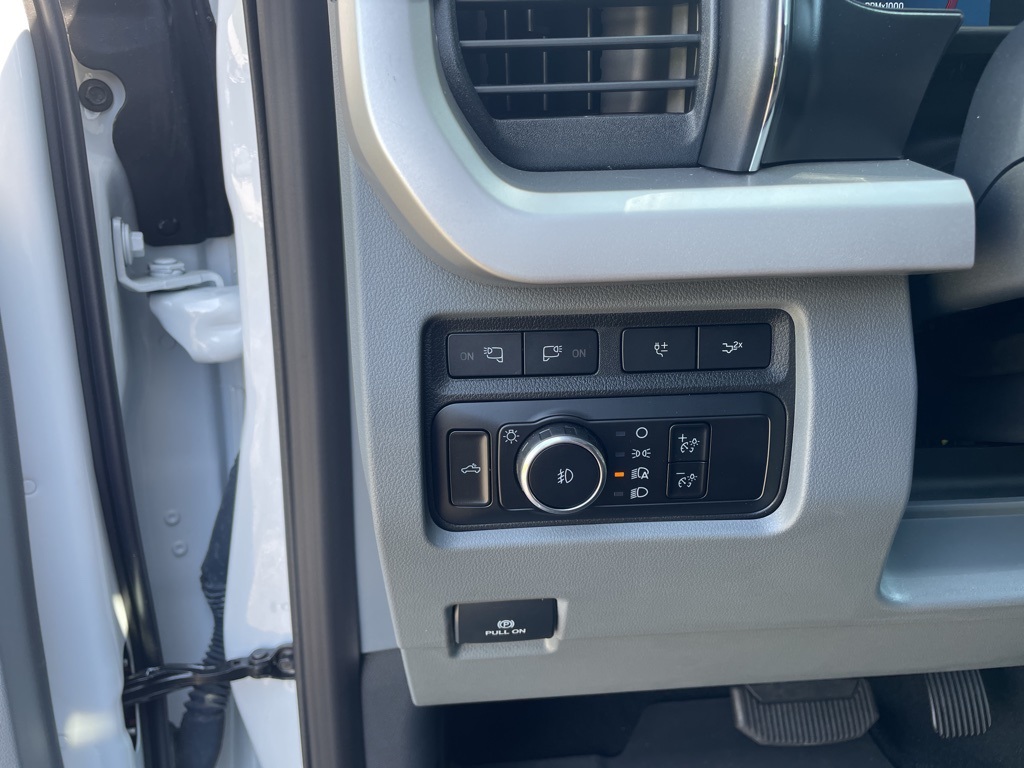 Vehicle image 18 of 30
