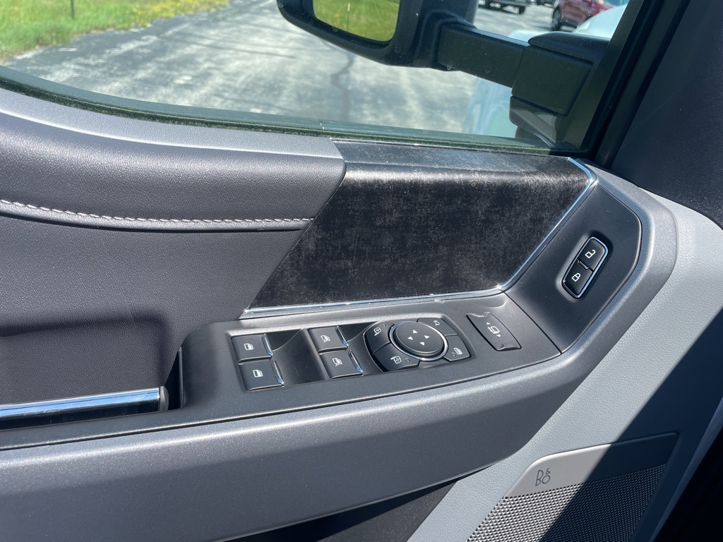 Vehicle image 16 of 30