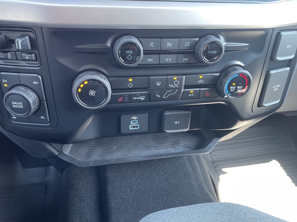Vehicle image 24 of 30