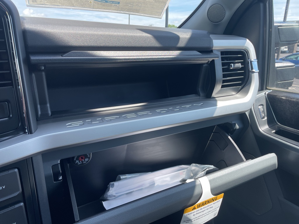 Vehicle image 28 of 30