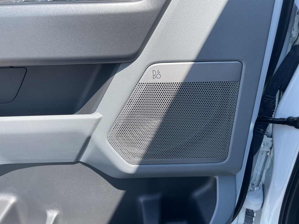 Vehicle image 17 of 30