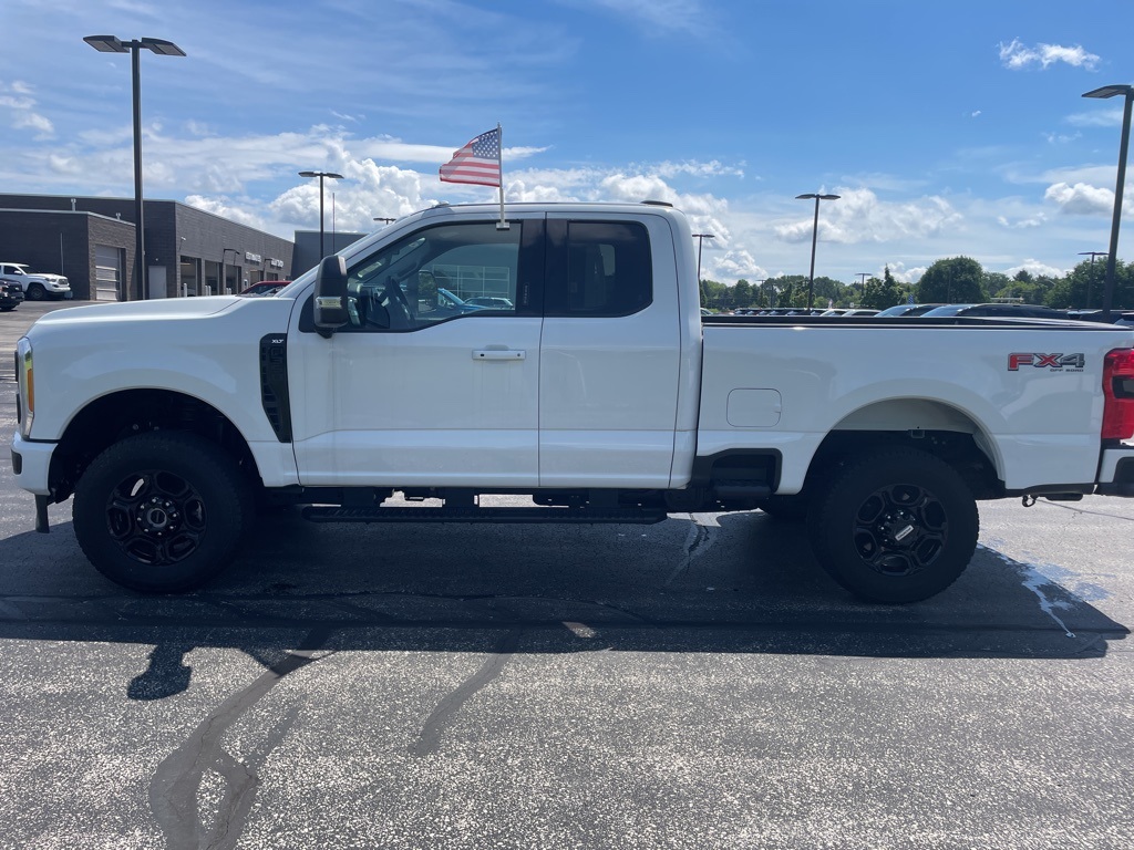 Vehicle image 8 of 30