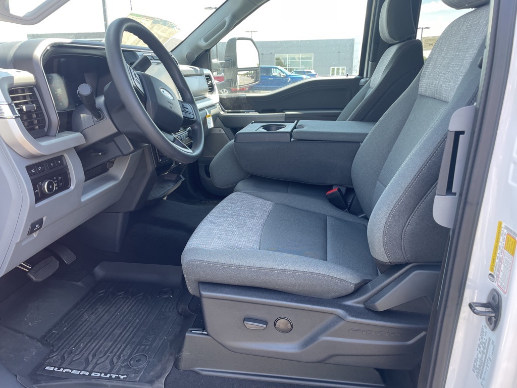 Vehicle image 15 of 30