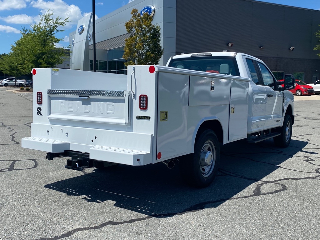 Vehicle image 4 of 17