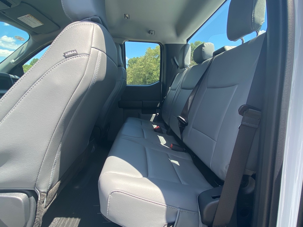 Vehicle image 15 of 17