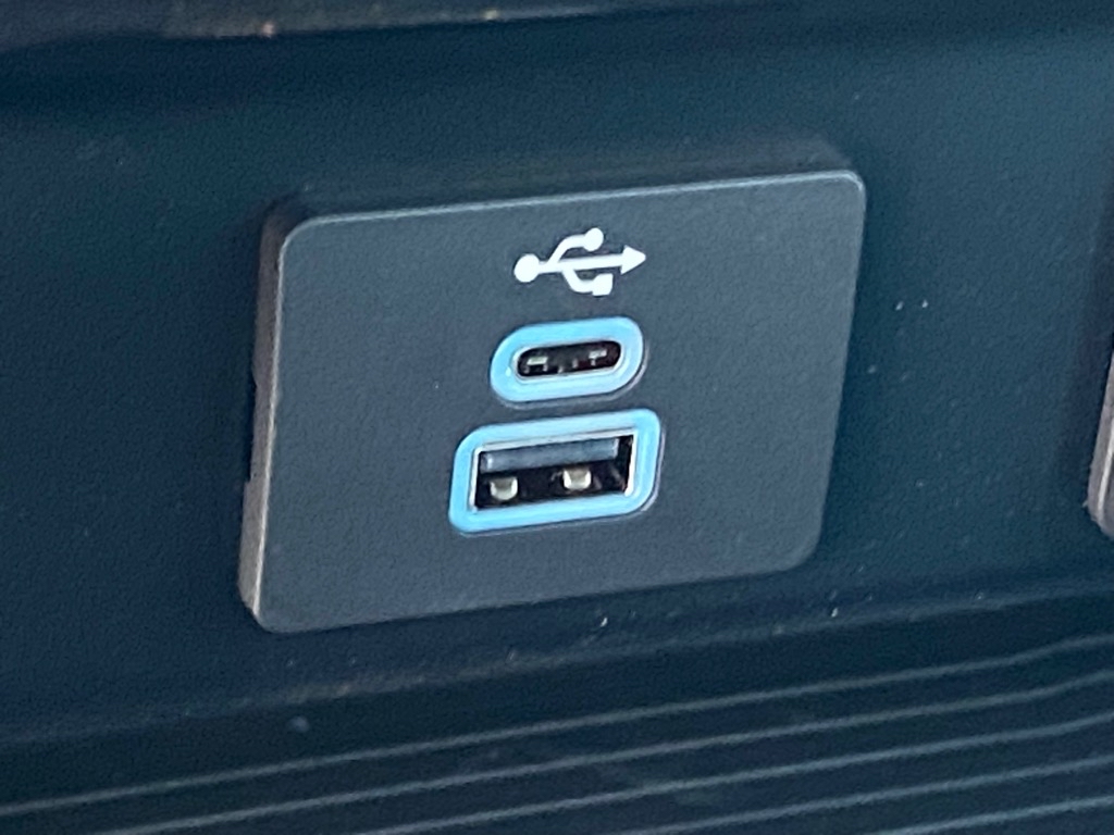 Vehicle image 14 of 17