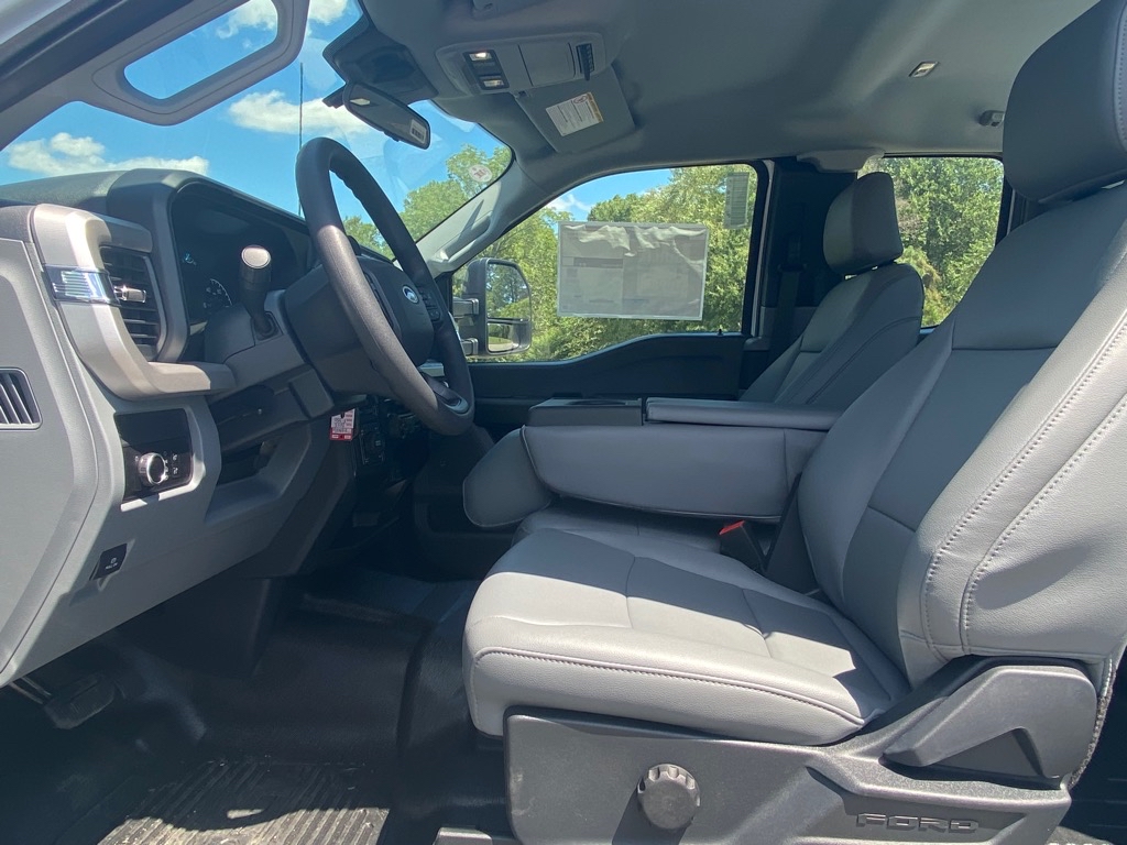 Vehicle image 13 of 17