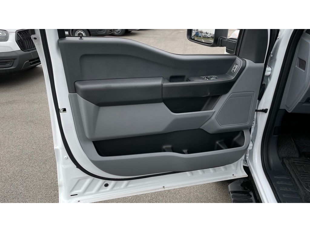 2023 Ford F-550 XL Image 29 of 31